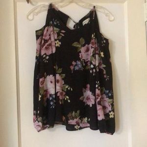 Long-sleeve black and pink blouse.Shoulder cutout